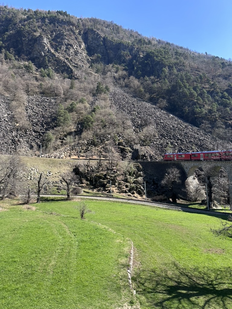 Cytryny, Garda i Czerwony Pociąg